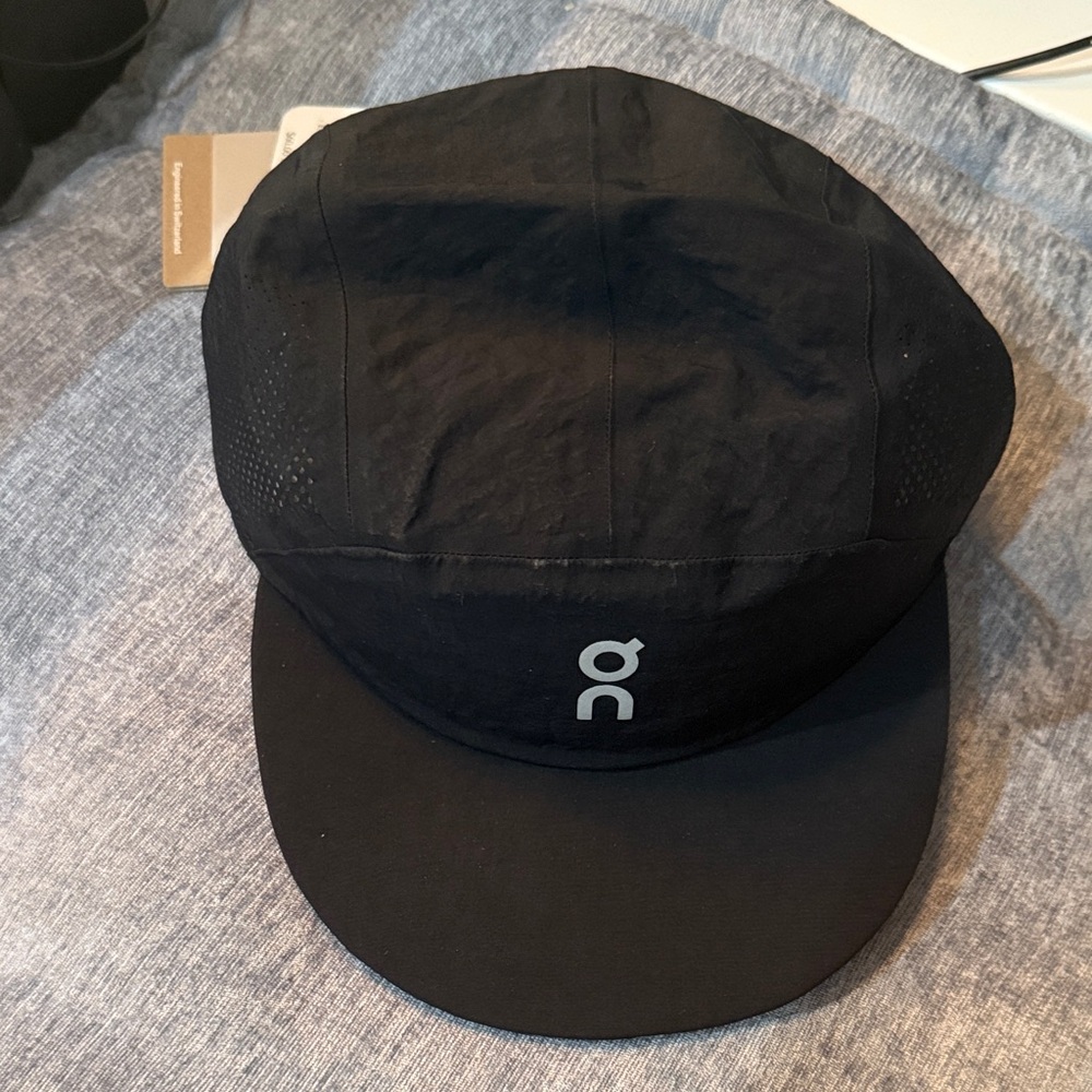 NWT Sold Out On Cloud Running  Black Athletic Cap Free People reflective